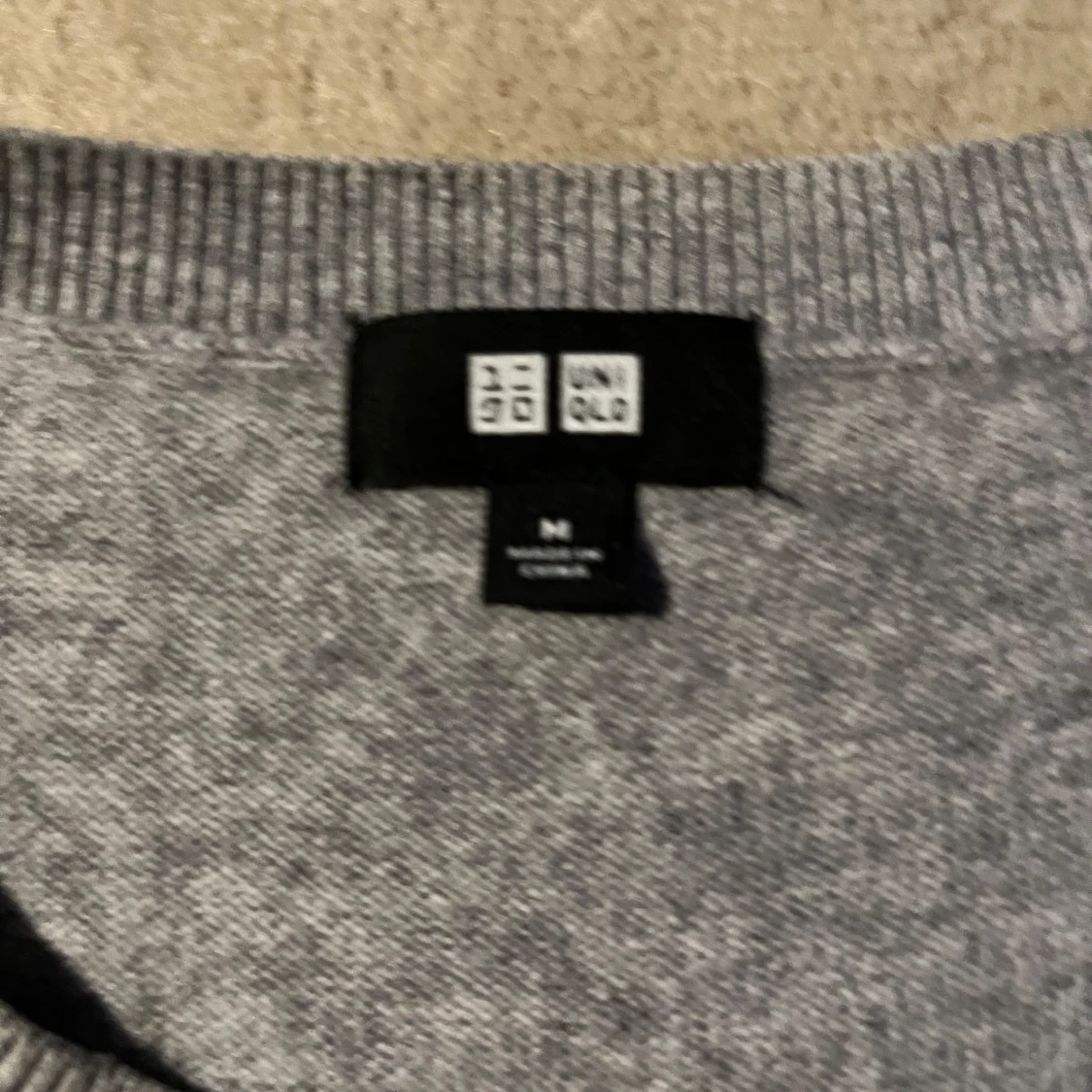 Grå tröja från Uniqlo - 91