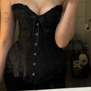 Svart korsett - Svart korsett i storlek S, säljer pga passar ej längre!