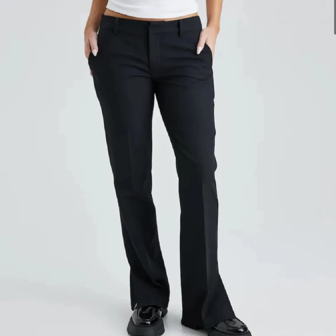 Svarta kostymbyxor