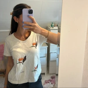 T-shirt - Vintage t shirt med blommor, jättefin 