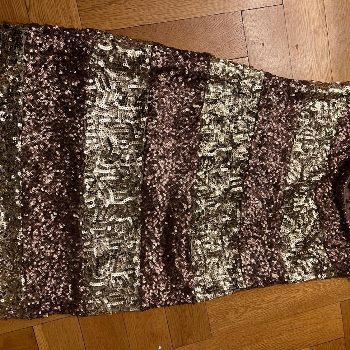 Glittrig paljettklänning - 92