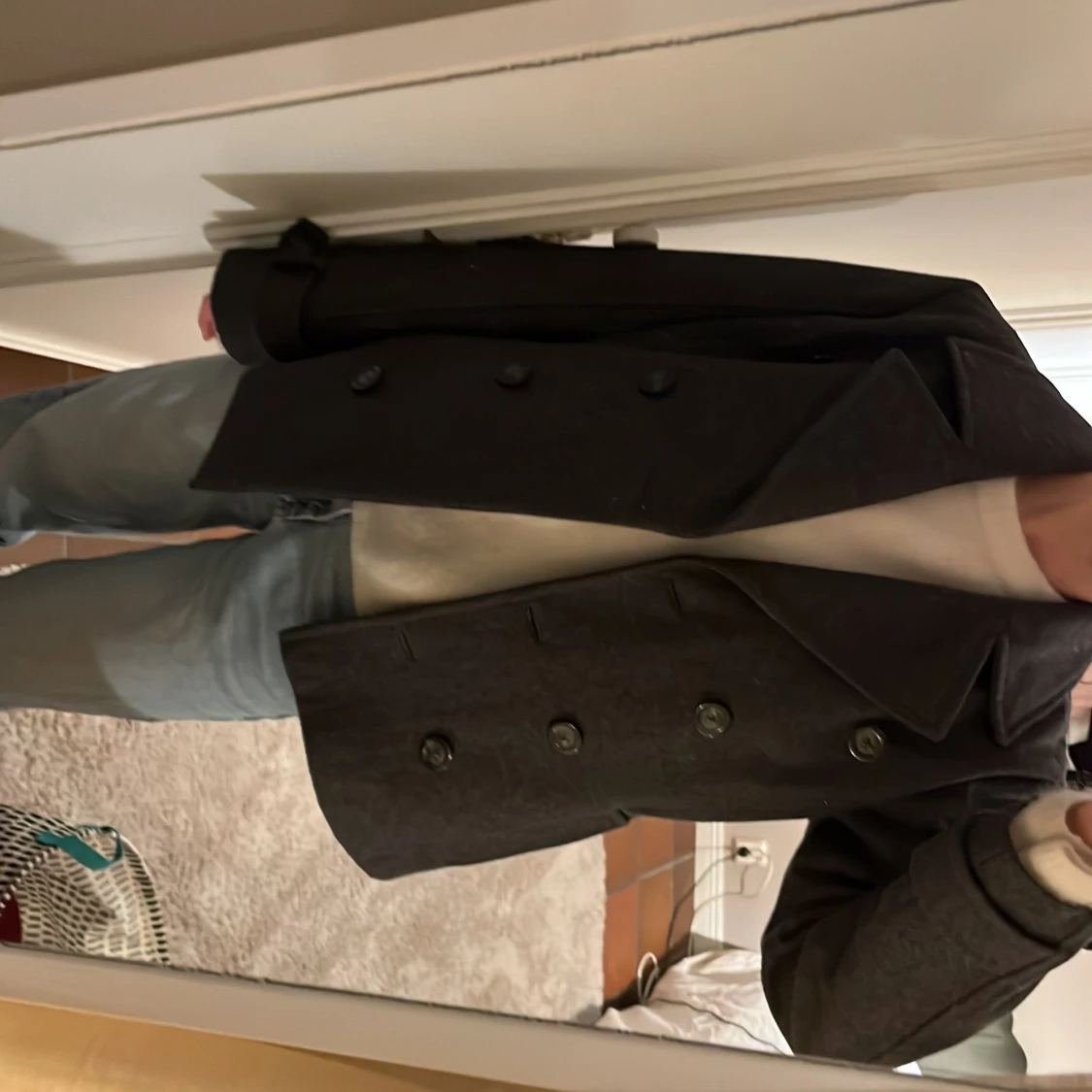 Mörkgrå kappa från Cue