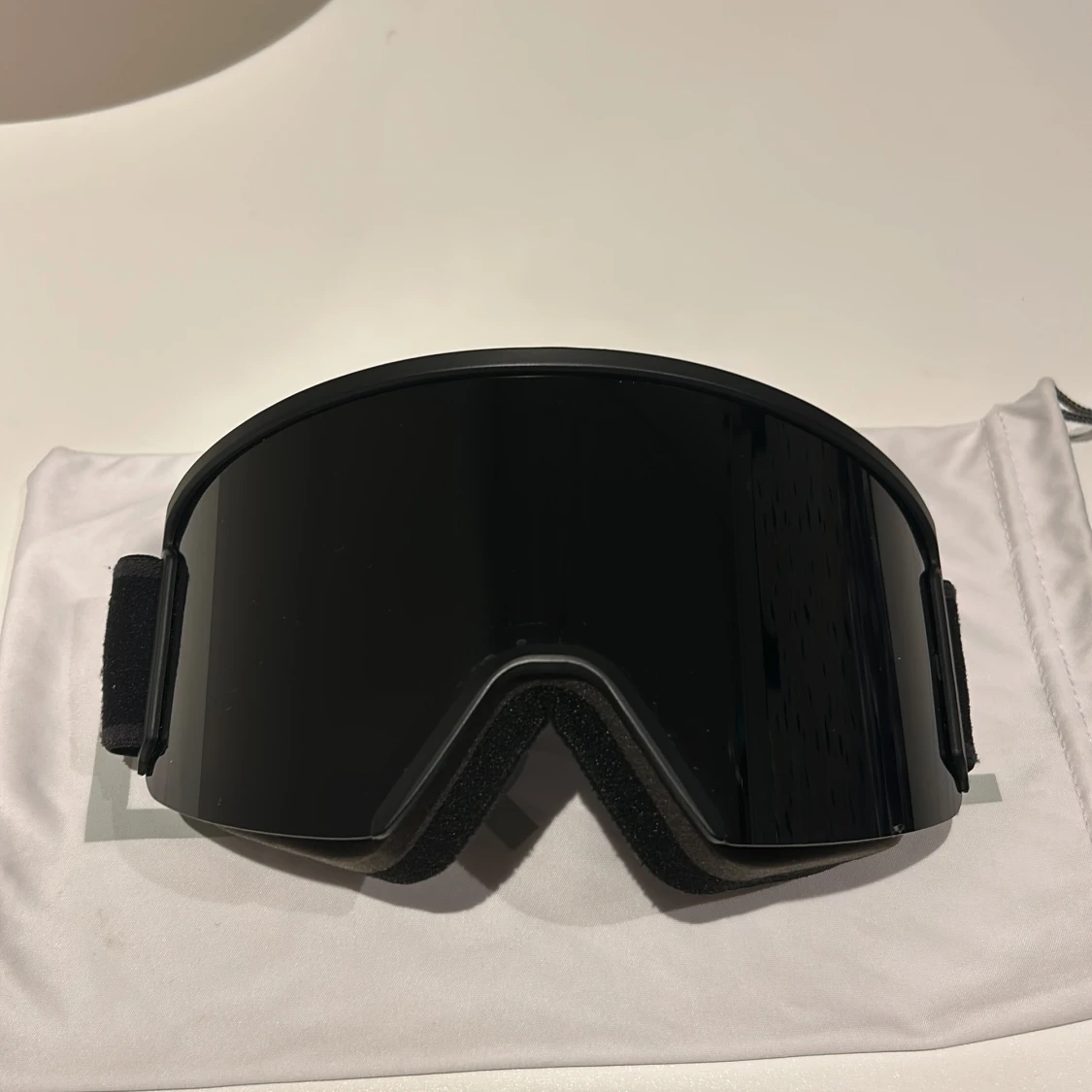 Svarta skidglasögon från EQPE