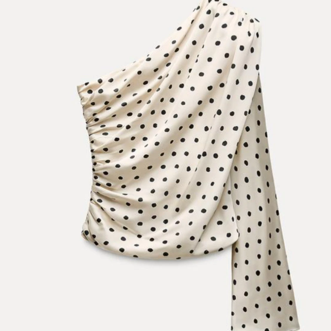 Prickig oneshoulder-topp