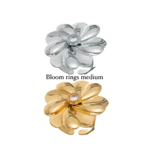 Blom ringar - Små blomformade ringar i både silver och guld.  150kr/st💘