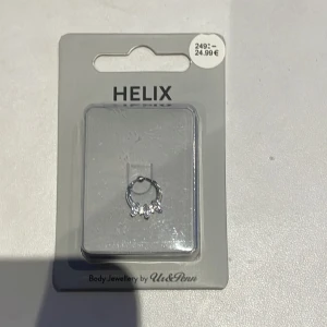  Piercing-smycke obruten förpackning - Säljer ett piercing-smycke som jag inte har användning för. Den är i oöppnad förpackning och är i kirurgiskt stål. Köpt för 249kr men säljs för 200kr+frakt. 