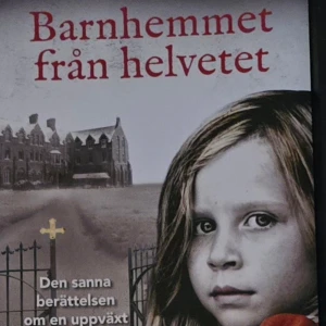 Barnhemmet från helvetet - Boken 'Barnhemmet från helvetet' är en gripande berättelse om en uppväxt präglad av svåra förhållanden. Omslaget visar en ung flicka och en dyster byggnad i bakgrunden, vilket förstärker den mörka och allvarliga tonen i berättelsen.