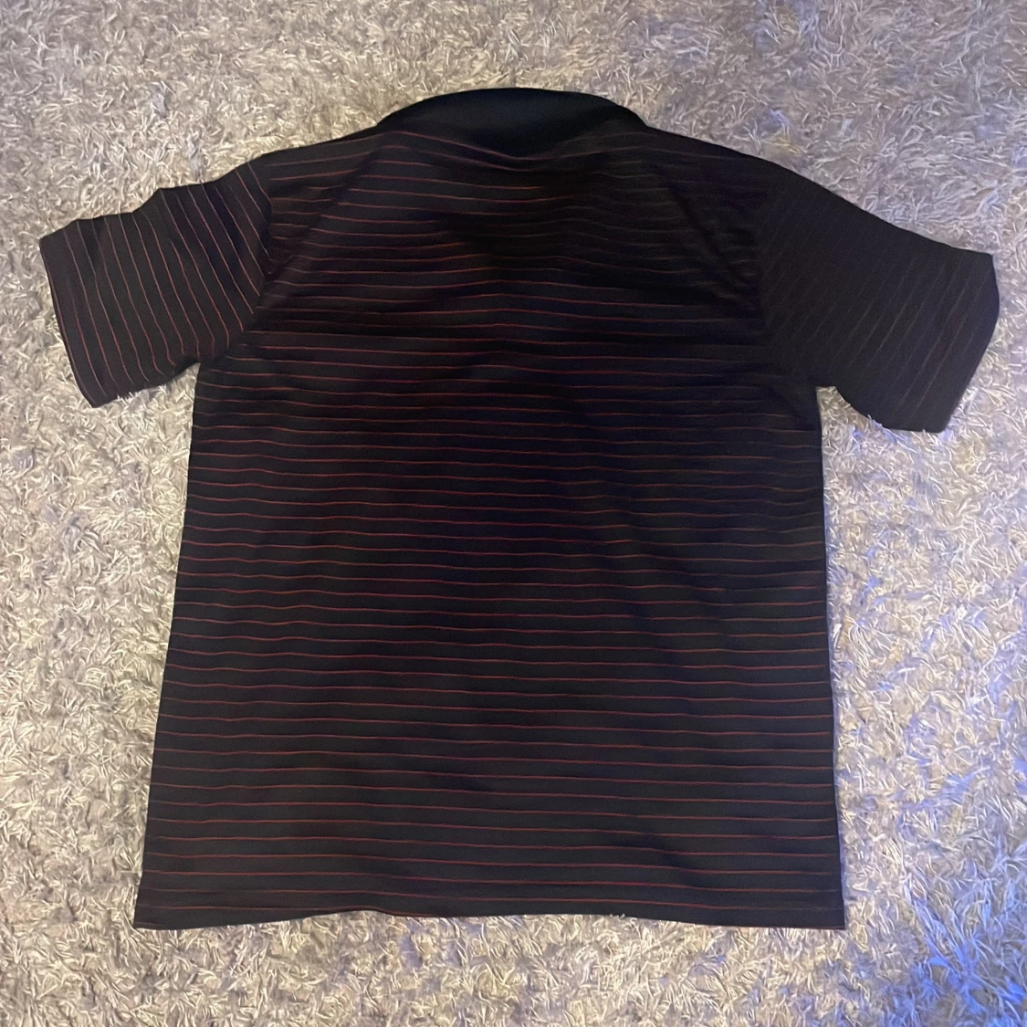 Svart och röd randig pikétröja från Yves Saint Laurent - 90