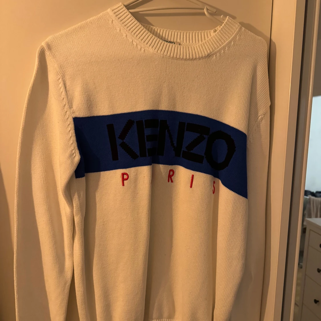 Vit stickad kenzo tröja