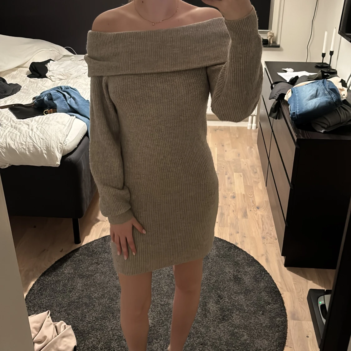Beige stickad klänning från H&M