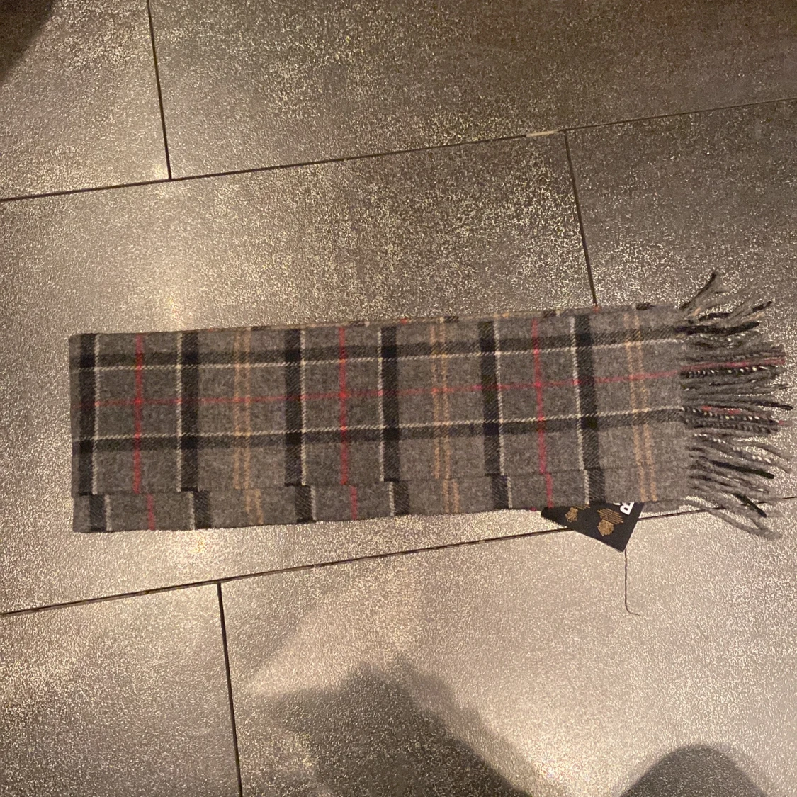 Grå rutig halsduk från Barbour