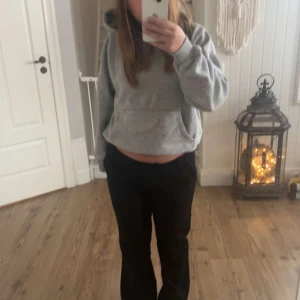 Lågmidjade kostymbyxor  - Vera komstymbyxor petite storlek 42(lågmidjade) pris går att diskutera knappt använda