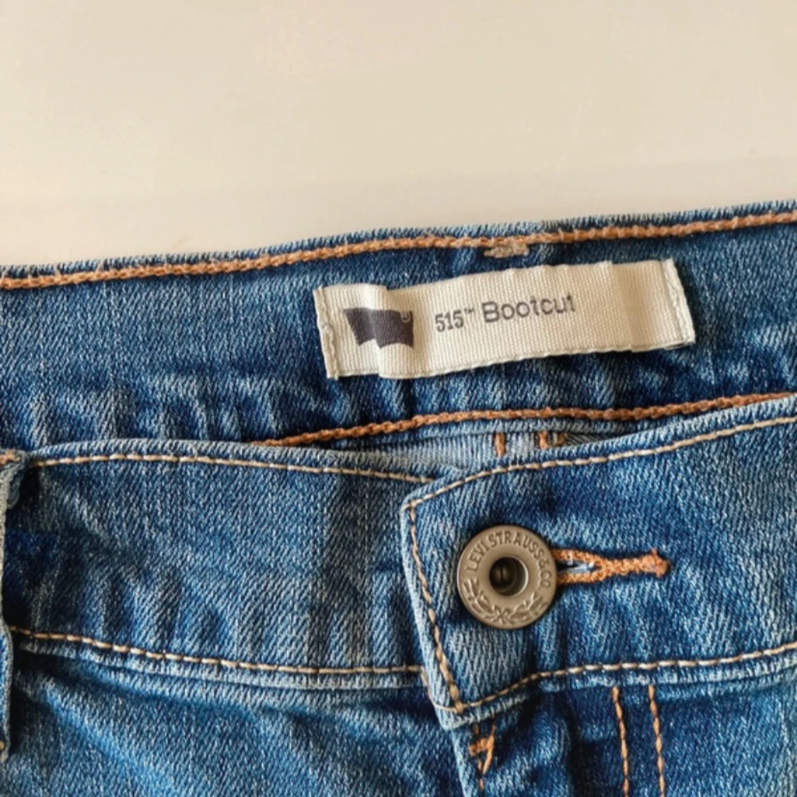 Blå lågmidjade bootcut jeans från Levi's - 2
