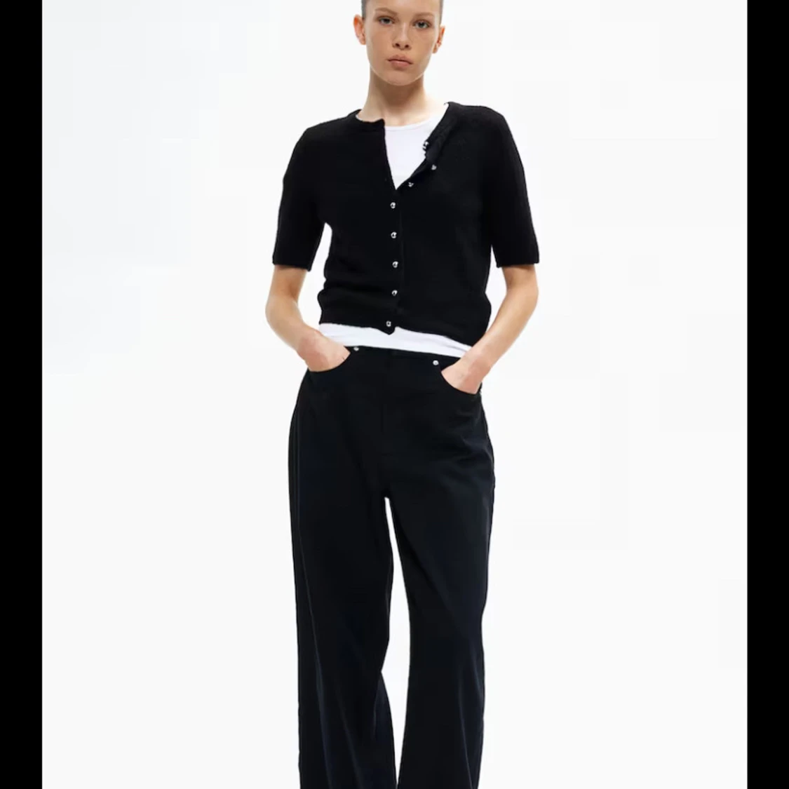 Svart stickad hm kofta