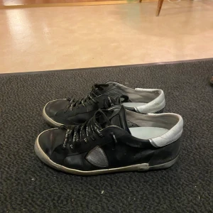 Philippe modell  - Säljer mina Philippe modell skor i ungefär 7/10 skick. Skriv privat för ytterligare frågor 