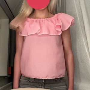 rosa blus - assnygg rosa blus som man kan ha på lite olika sätt❤️❤️