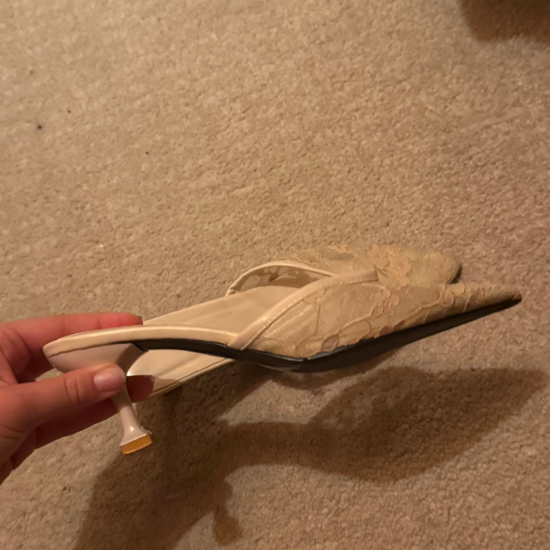 Beige spetsiga klackskor - 90