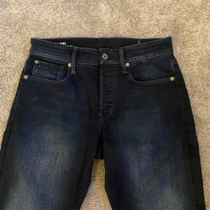 G-star jeans - Tja! Säljer dessa feta G-star jeans i modellen 3301(Straight/tapered), storlek W30L32. Jeansen är knappt använda och därför i mycket bra skick, nypris ca 1200kr. Hör av dig vid funderingar!