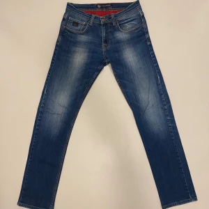 Blåa Paul & Shark jeans  - Paul & Shark jeans som har en tvär fet tvätt💯               Skick mycket bra!            (relaxed slim passform) ”nypris ca 1700kr skriv vid minsta fråga eller fundering💯👍