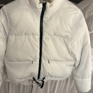 Vit dunjacka Xs - Vit jacka utan fläckar Som ny Storlek Xs 