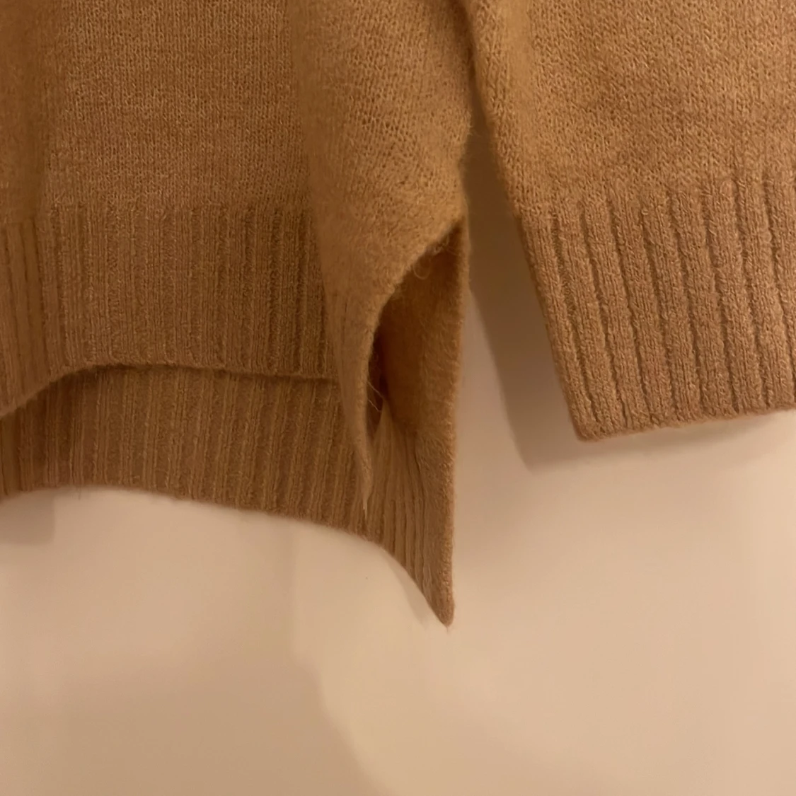 Beige stickad tröja från Divided - 90