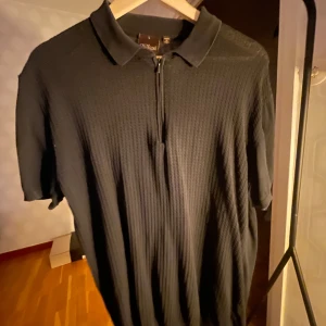 Piké tröja . Oscar Jackson - Fin polo från Oscar Jakobsson, Nypris: 1200kr