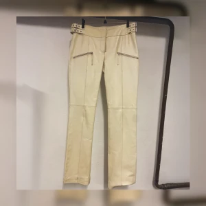 Skinnbyxor med låg midja - Vintage läderbyxor med låg midja