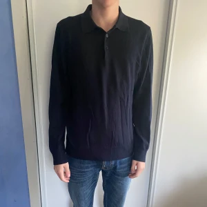Filippa K tröja - Stickad kragtröja från Filippa K i bra skick, Pris kan diskuteras