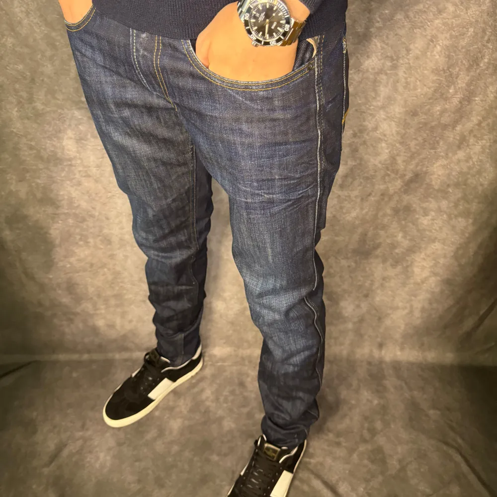 // Replay anbass jeans | Storlek W33/L34 | Benlängd: 109cm / Midja: 44cm | Nypris runt 1800kr | Kontakta för fler frågor eller funderingar // Deluxecloset . Jeans & Byxor.