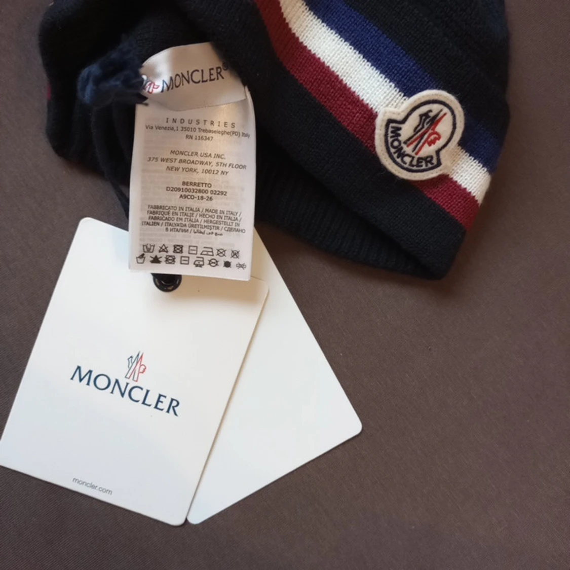 Svart mössa från Moncler - 92