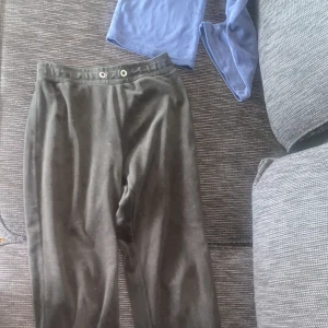 Gina mjukis  - Säljer två par mjukisbyxor FRån Gina i storlek xs 40kr/styck 70kr för båda 