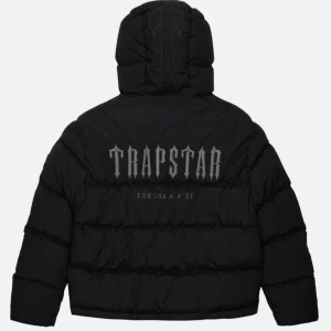 Trapstar vinter jacka  - Använd ett par gånger denna super varm anledning= rensar 