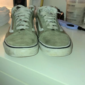 Vans skor  - Använt en vinter ändå helt okej skick  