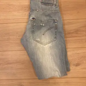 Dondup slimfit jeans - skick 9/10 | nypris 4000kr vårt pris - 649kr | Passar storlek W30-L32. Skriv vid frågor och funderingar.