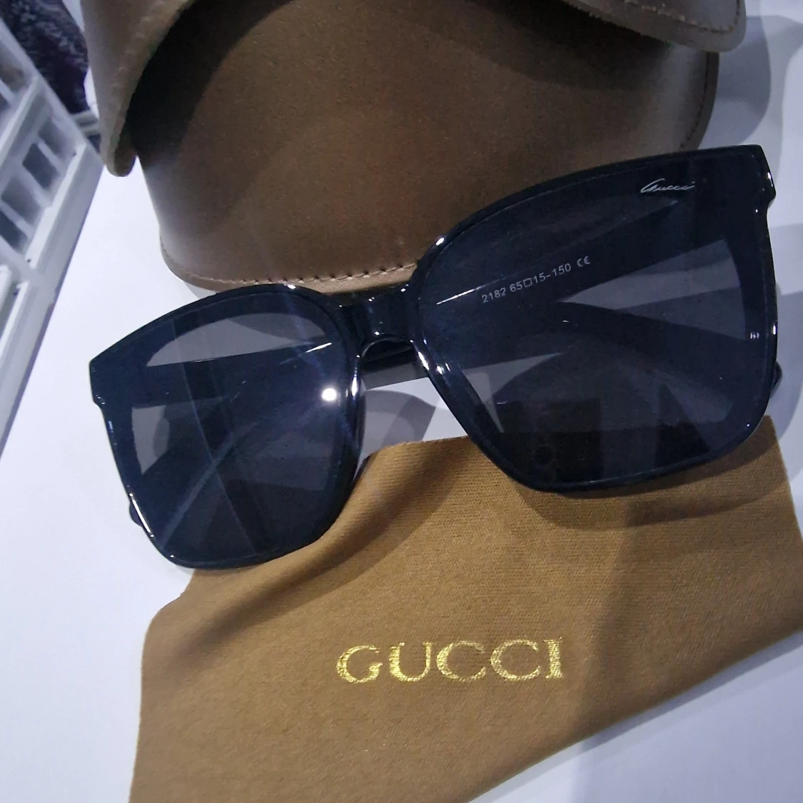 Helt ny gucci solglasögon  - 91