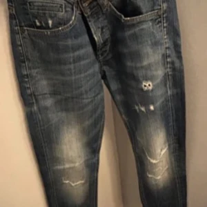 DONUP JEANS - Ett par riktigt feta dondup jeans i riktigt bra skick! Strl 32. 4/5 skick!!