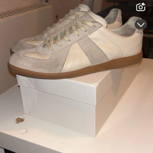 Maison margiela gats - Tjena säljer nu mina skor dem är storlek 43 och bra skick allt og utom kvitto men dem är äkta bara att skriva om det är något man undrar.