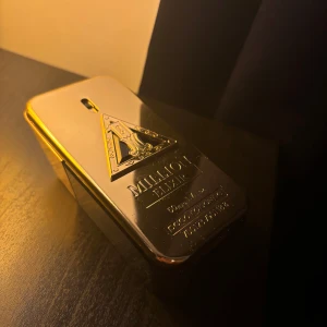 One Million Elixir - Säljer min One Million Elixir 50ml! Den är som helt ny och i princip helt oanvänd, skulle tippa att det är ca 47-48 ml kvar!