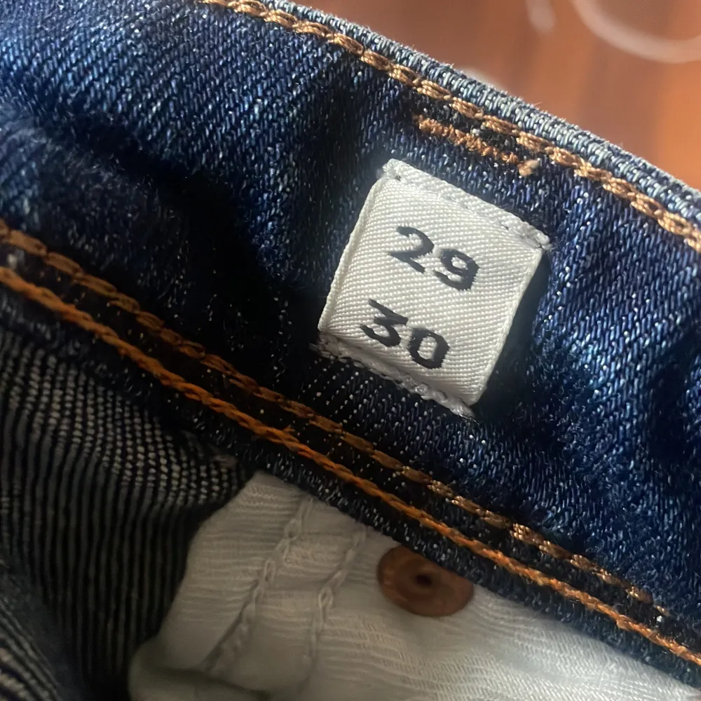 Säljer dessa blåa jack and Jones Slim Glenn i storlek 29 30 sällsynta eftersom att jag nästan aldrig använt dom dom är i bra skick och pris kan diskuteras. Tar Äcen emot byten helst om du har ett par gråa Slim jeans . Jeans & Byxor.