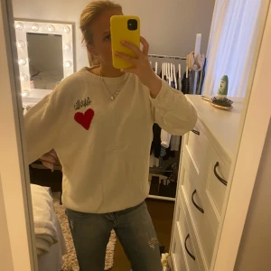 Stickad tröja - Vit stickad tröja med superfin detalj❤️ köpt utomlands!