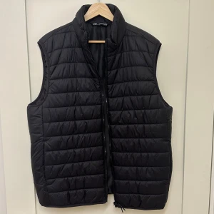 ZARA väst - Oanvänd ZARA väst i storlek M