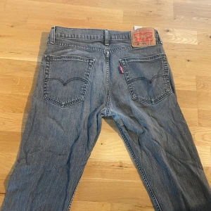 Levi’s 502 - Säljer ett par snygga Levi’s byxor som är i väldigt fint skick. Hör av dig vid ytterligare funderingar. 