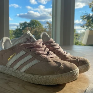 Addidas sneakers  - Fina adidas gazelle, stl. 33.