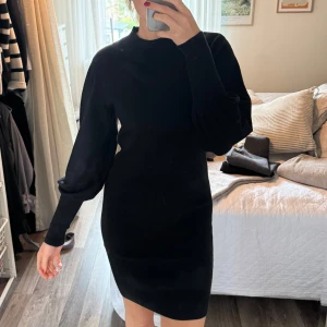 Finstickad klänning - Kort stickad klänning från vero Moda 