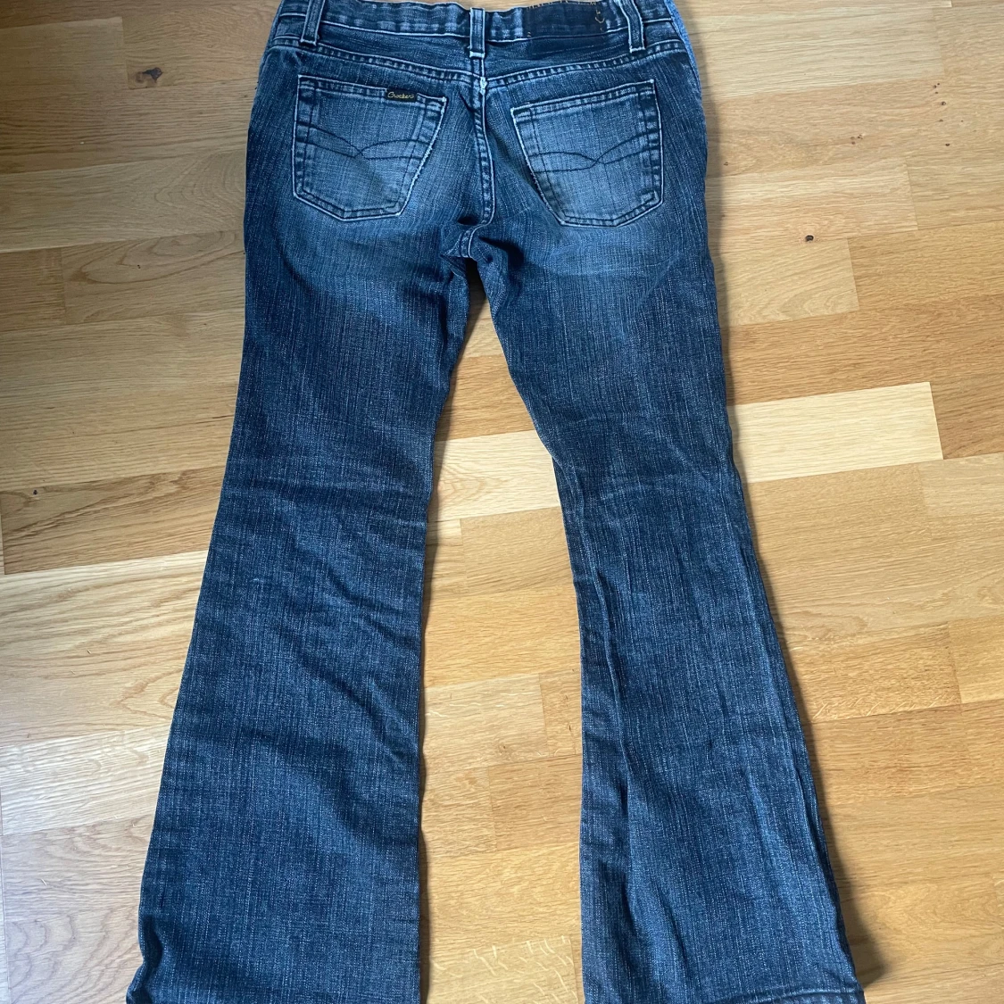 lågmidjade bootcut jeans - 91