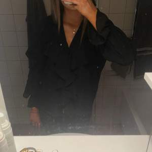 Jätte fin volang blus från Zara💕