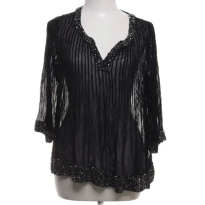 paljettblus - snygg blus från hunkdory i storlek s. den har ett litet hål på ena axeln (bild 4). använd ”köp nu”. 6/10-2024