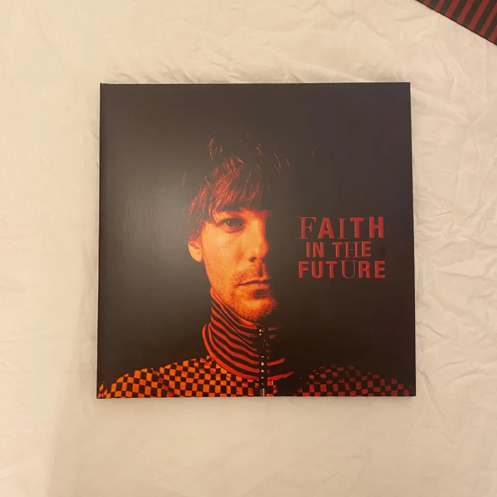 Vinylskiva ”Faith in the Future” av Louis Tomlinson. Exklusive färg på skivorna i nyskick.. Övrigt.