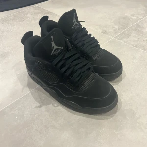 Svarta sneakers - Kom pm mer info