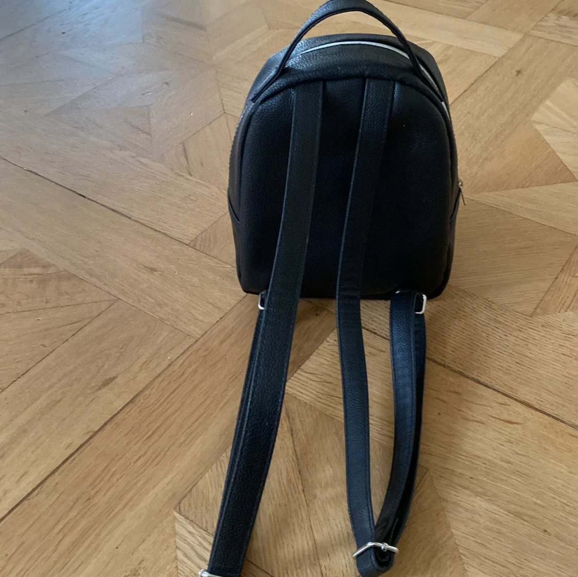 Gullig mini ryggsäck svart  - 90